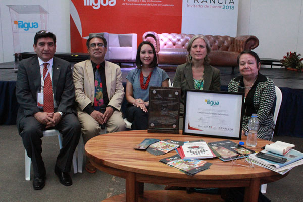 Libros para Niños! recibe reconocimiento por su 25 aniversario en la Feria Internacional del libro de Guatemala 2018